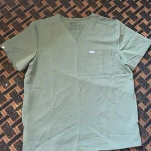 Figs Men's Olive Short Sleeve V-Neck Tee size large